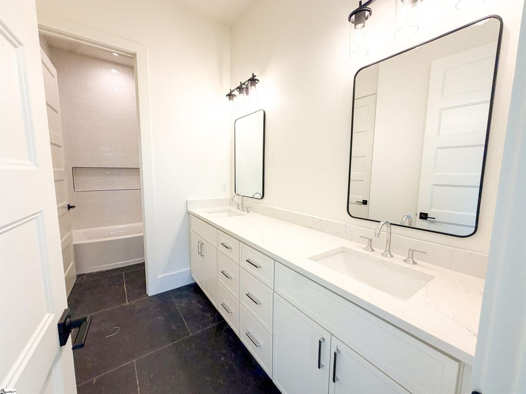 9 Martin Rd — media 28
