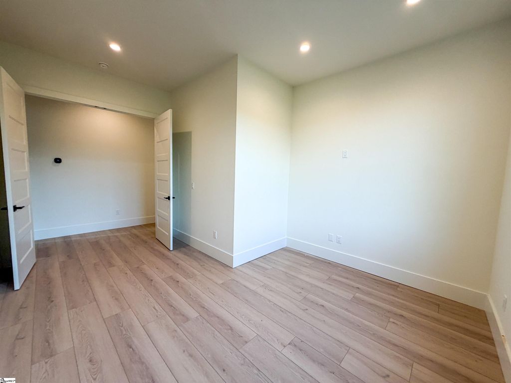 9 Martin Rd — media 24